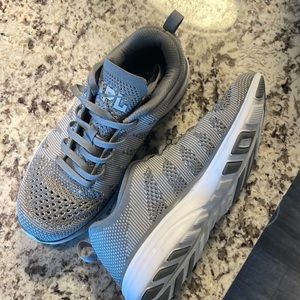 APL propelium gray 6 , excellent used condition, no flaws